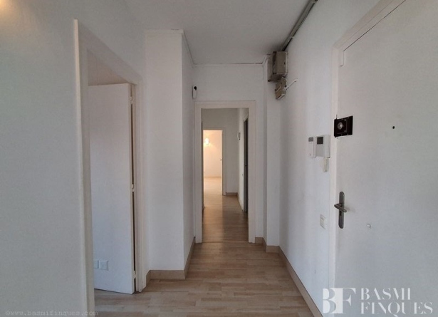 <es>ENTRADA Y PASILLO</es><ca>ENTRADA Y PASILLO</ca><en>ENTRADA Y PASILLO</en><fr>ENTRADA Y PASILLO</fr>