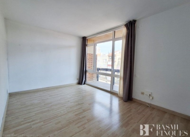 <es>SALÓN-COMEDOR</es><ca>SALÓN-COMEDOR</ca><en>SALÓN-COMEDOR</en><fr>SALÓN-COMEDOR</fr>