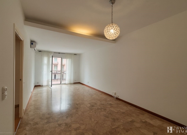 <es>SALÓN-COMEDOR</es><ca>SALÓN-COMEDOR</ca><en>SALÓN-COMEDOR</en><fr>SALÓN-COMEDOR</fr>