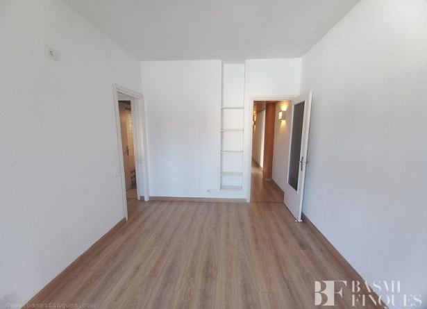 <es>SALÓN-COMEDOR</es><ca>SALÓN-COMEDOR</ca><en>SALÓN-COMEDOR</en><fr>SALÓN-COMEDOR</fr>