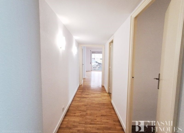 <es>PASILLO</es><ca>PASILLO</ca><en>PASILLO</en><fr>PASILLO</fr>