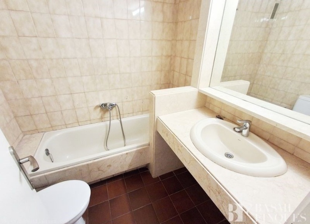 <es>BAÑO </es><ca>BAÑO </ca><en>BAÑO </en><fr>BAÑO </fr>