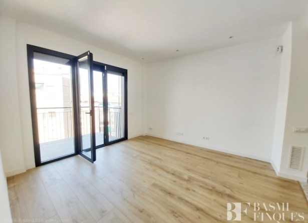 <es>SALÓN-COMEDOR</es><ca>SALÓN-COMEDOR</ca><en>SALÓN-COMEDOR</en><fr>SALÓN-COMEDOR</fr>