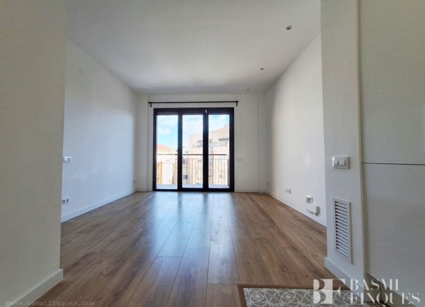 <es>SALÓN-COMEDOR</es><ca>SALÓN-COMEDOR</ca><en>SALÓN-COMEDOR</en><fr>SALÓN-COMEDOR</fr>