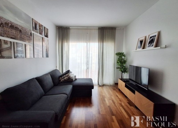 <es>SALÓN-COMEDOR</es><ca>SALÓN-COMEDOR</ca><en>SALÓN-COMEDOR</en><fr>SALÓN-COMEDOR</fr>