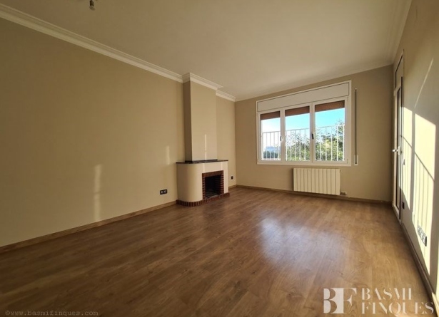 <es>SALÓN-COMEDOR</es><ca>SALÓN-COMEDOR</ca><en>SALÓN-COMEDOR</en><fr>SALÓN-COMEDOR</fr>