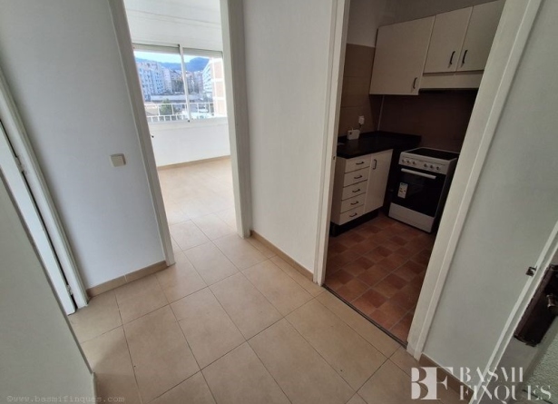 <es>PASILLO</es><ca>PASILLO</ca><en>PASILLO</en><fr>PASILLO</fr>