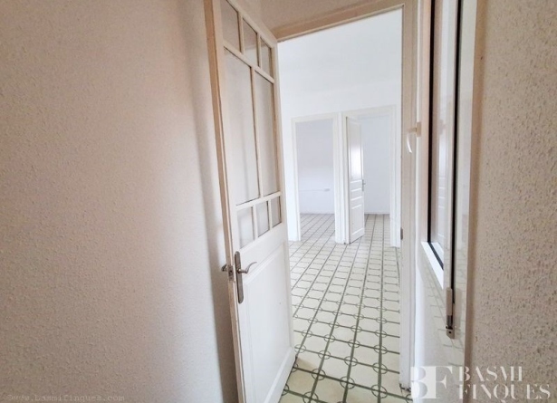 <es>PASILLO</es><ca>PASILLO</ca><en>PASILLO</en><fr>PASILLO</fr>