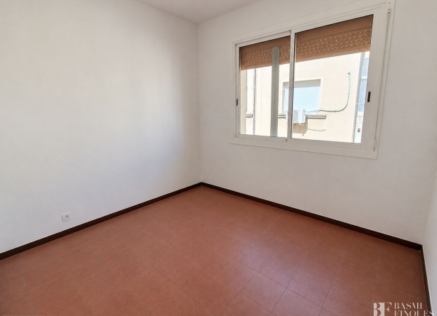 <es>SALÓN-COMEDOR</es><ca>SALÓN-COMEDOR</ca><en>SALÓN-COMEDOR</en><fr>SALÓN-COMEDOR</fr>