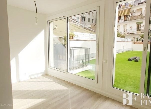 <es>Vista de salón y patio</es><ca>Vista de salón y patio</ca><en>Vista de salón y patio</en><fr>Vista de salón y patio</fr>